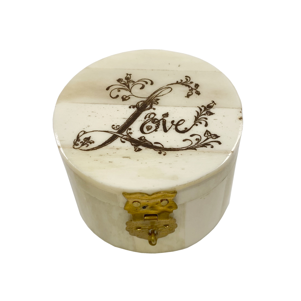 Decorative Boxes Valentines 2-1/4″ “Love” Engrav ...