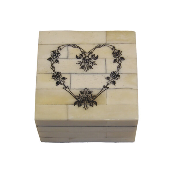 Scrimshaw/Horn & Bone Boxes Valentines 3-1/4″ Etched Floral Heart Scrimshaw Bone Box Antique Reproduction with Lift-Off Lid