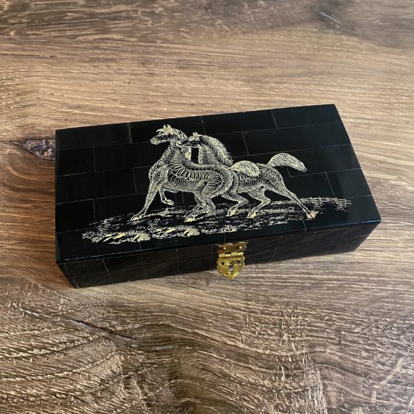 Lodge & Equestrian Decor Equestrian 6-1/4″ Horses Engraved Black Horn Box