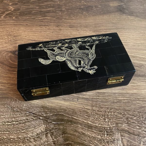 Lodge & Equestrian Decor Equestrian 6-1/4″ Horses Engraved Black Horn Box