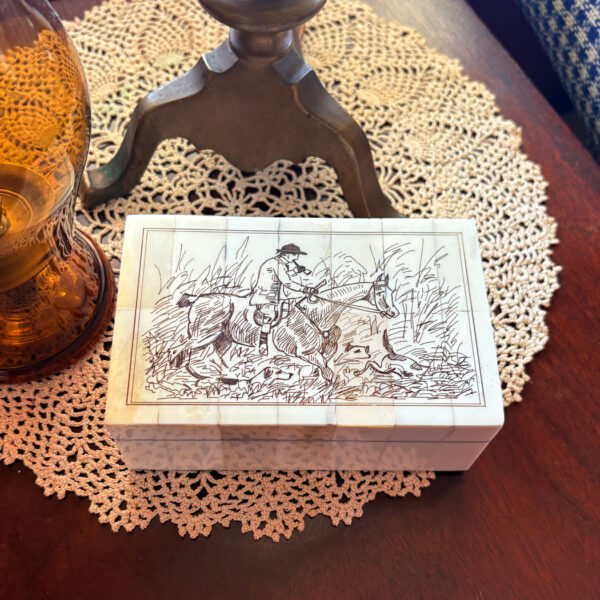 Scrimshaw/Horn & Bone Boxes Nautical 5-1/4″ Full Cry Fox Hunt Etched Bone Box