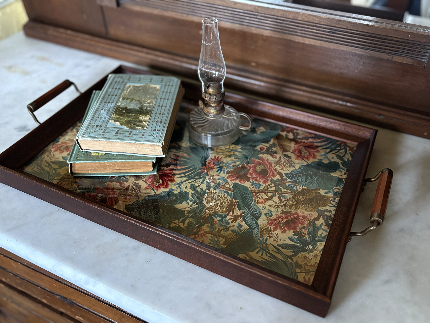 Botanical/Zoological Vintage Style Tropical Floral Wood and Glass Tray Botanical/Zoological Vintage Style Tropical Floral Wood and Glass Tray