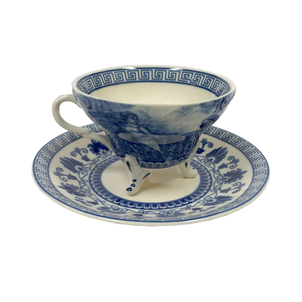 A cup of liber tea. Английская посуда Liberty Blue.
